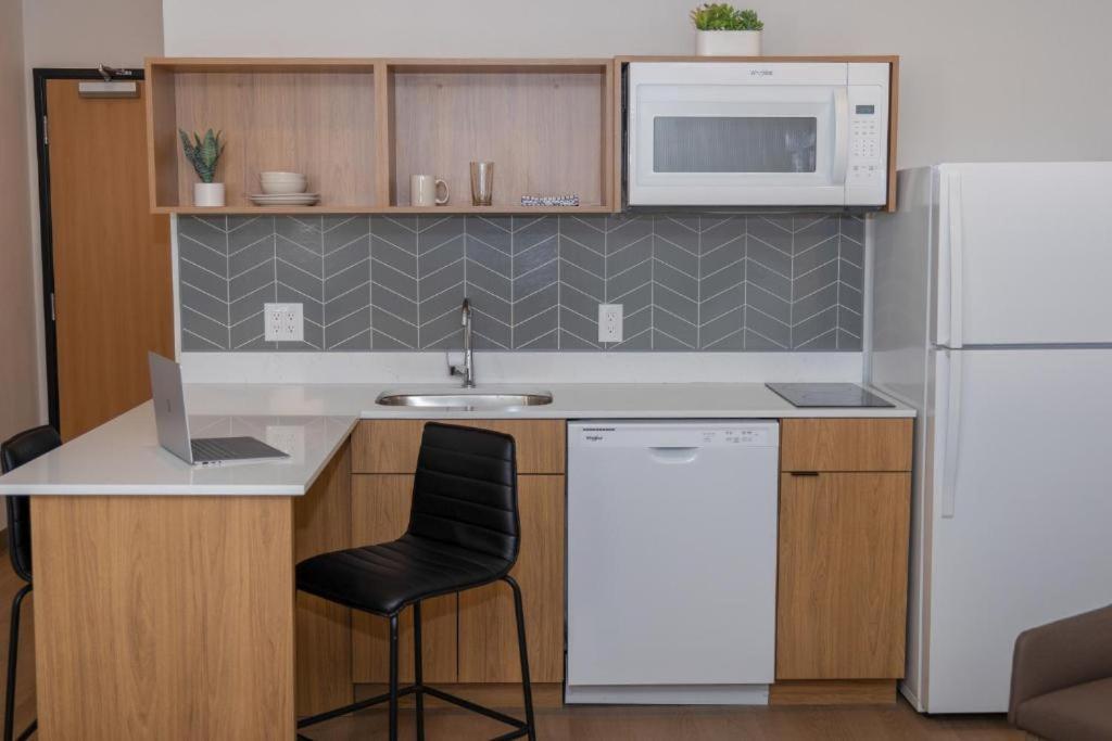 Livaway Suites Tri-Cities-Richland Bagian luar foto